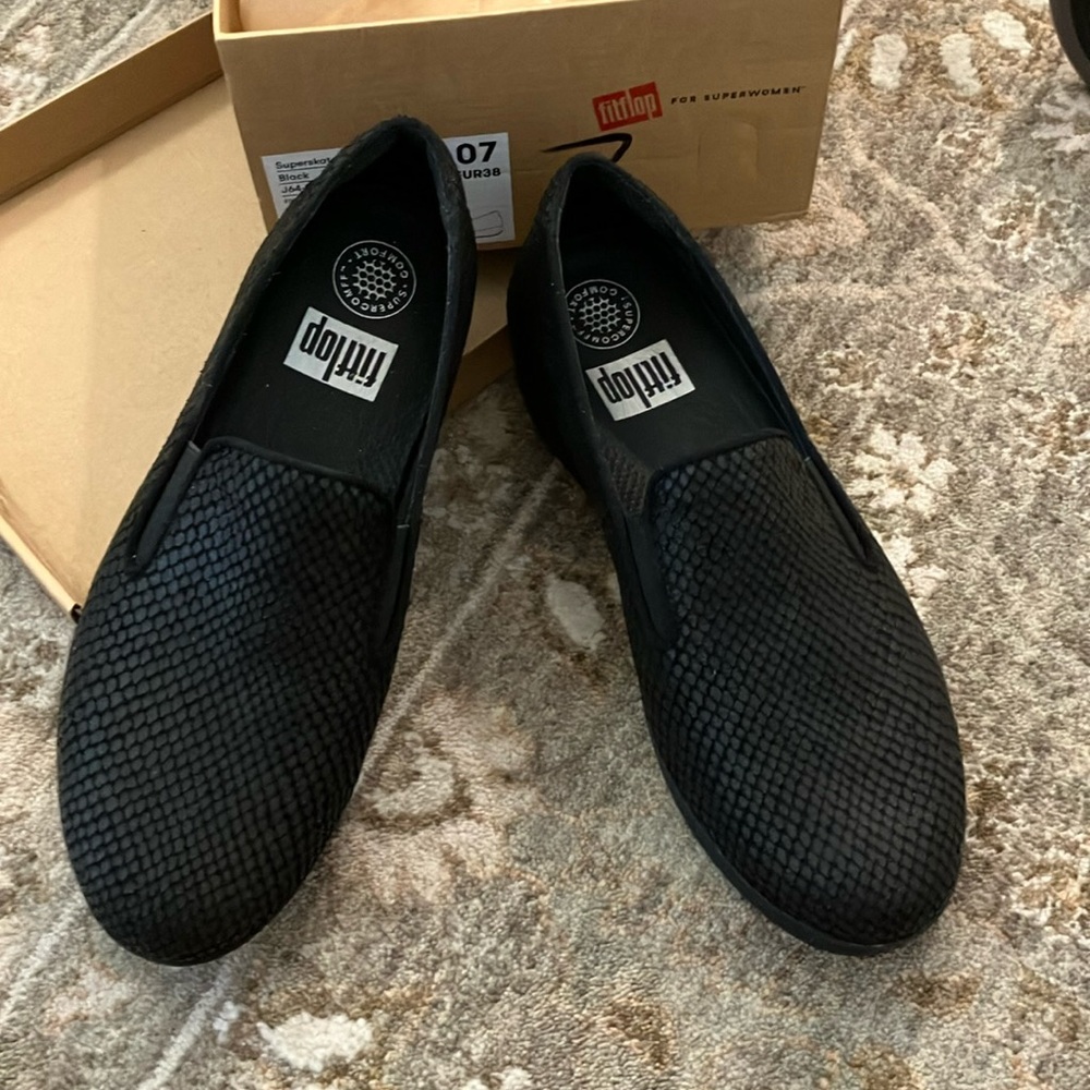 Nwt fit flop superstate black snake size 7
